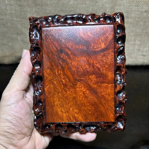 Supporto in legno realizzato in Padauk, motivo scultura fatto a mano misura 6" - Foto 1 di 10
