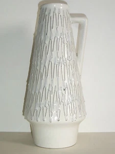 07B29 ANCIEN VASE BLANC CONIQUE CRAQUELÉ ART DÉCO DESIGN MODERNISTE NUMÉROTÉ - Picture 1 of 8