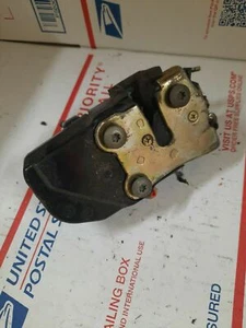 2006 CHRYSLER 300 LEFT FRONT DOOR ACTUATOR - Picture 1 of 3