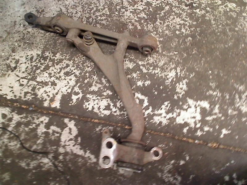 BRAS DE SUSPENSION AVANT GAUCHE (TRIANGLE) Rover 45 Sedan 1.6 16V (16K4F) 2003 - Photo 1/1