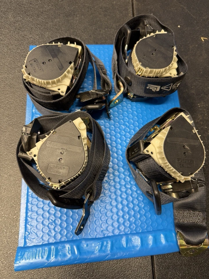 Land Range Rover 2003-06 conjunto retractor cinturón trasero izquierdo y derecho plus negro Foto 1 de 4