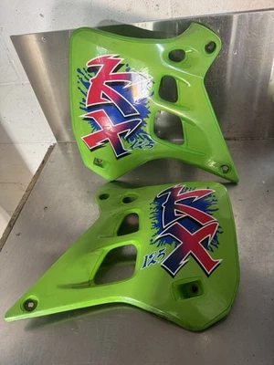 Cubierta del radiador Kawasaki KX125 KX 125 1990 90 OEM verde 49089-1092 Foto 1 de 4
