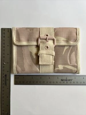 Estuche de Maquillaje Sephora Rosa Camuflaje / Sostiene Pinceles Foto 1 de 4