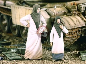 Verlinden 1/35 'Arab Street' Donna con bambina Medio Oriente (2 personaggi) 2152 - Foto 1 di 1