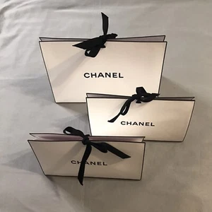 Chanel leere Origami Signature Geschenkbox weiß Konvolut - Bild 1 von 17