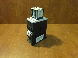 Siemens 3RT1034-1B..0 contactor relay - Picture 1 of 3