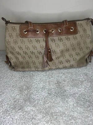 Bolso de mano vintage Dooney & Bourke de lona con defectos de borla Foto 1 de 4