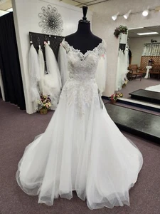 Regina Bianca RB1512 Size 8 White Lace/Tulle Ballgown Bridal/Wedding Dress - Picture 1 of 8