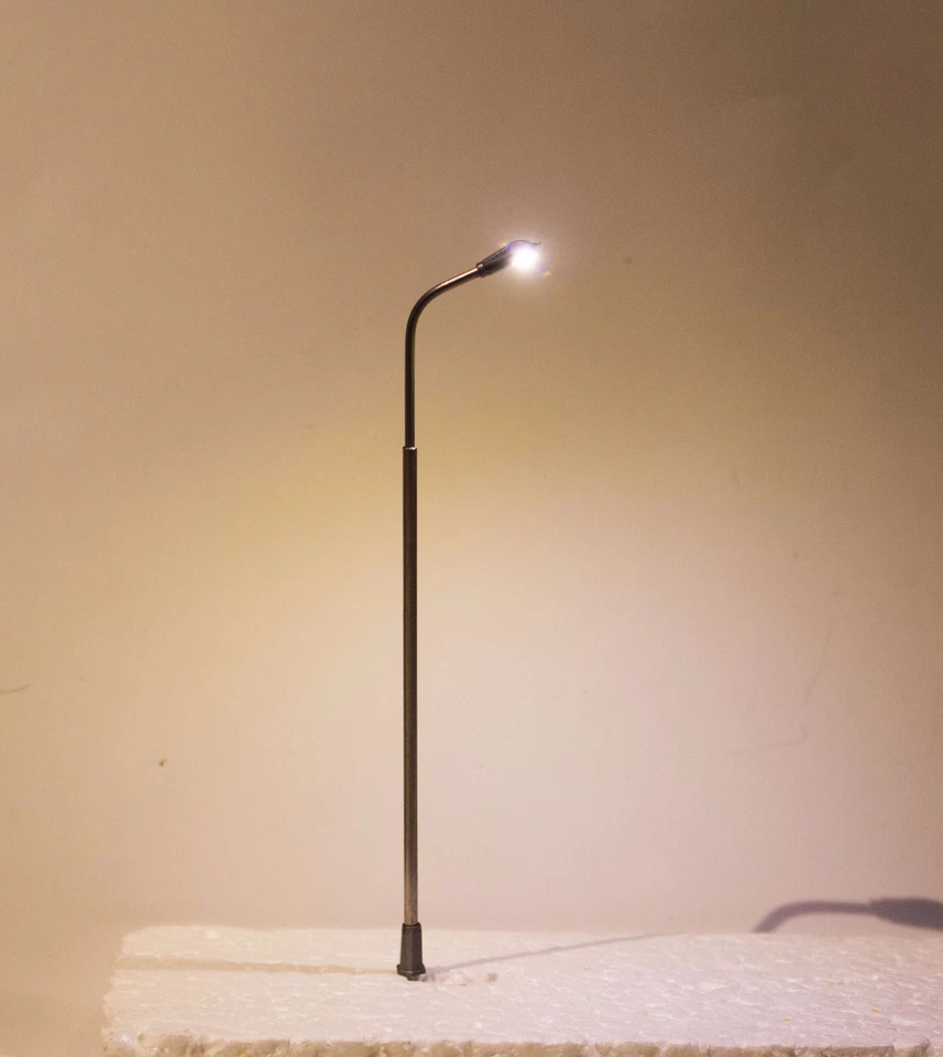 10 LED Straßenlampen H0 für Modellbau warmweiss - Bild 1 von 3