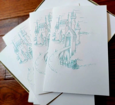 Preciosa tarjeta de felicitación de castillo de cuento de hadas azul verdoso blanco en relieve grande de colección Foto 1 de 3