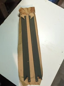 2x MILITAR Camión del Ejército Orig M151 A2 Jeep Soporte Calentador Soporte Metal Borde Nuevo de Lote Antiguo - Imagen 1 de 4