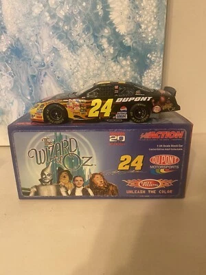 1:24 ACTION 2004 #24 DUPONT THE WIZARD OF OZ COWARDLY LION JEFF GORDON MIB  - Image 1 of 3