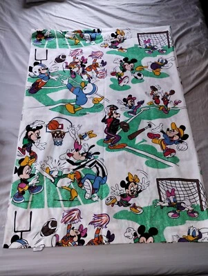 Juego de sábanas dobles deportivas planas y ajustadas vintage de Mickey Mouse & Friends de Disney Foto 1 de 4