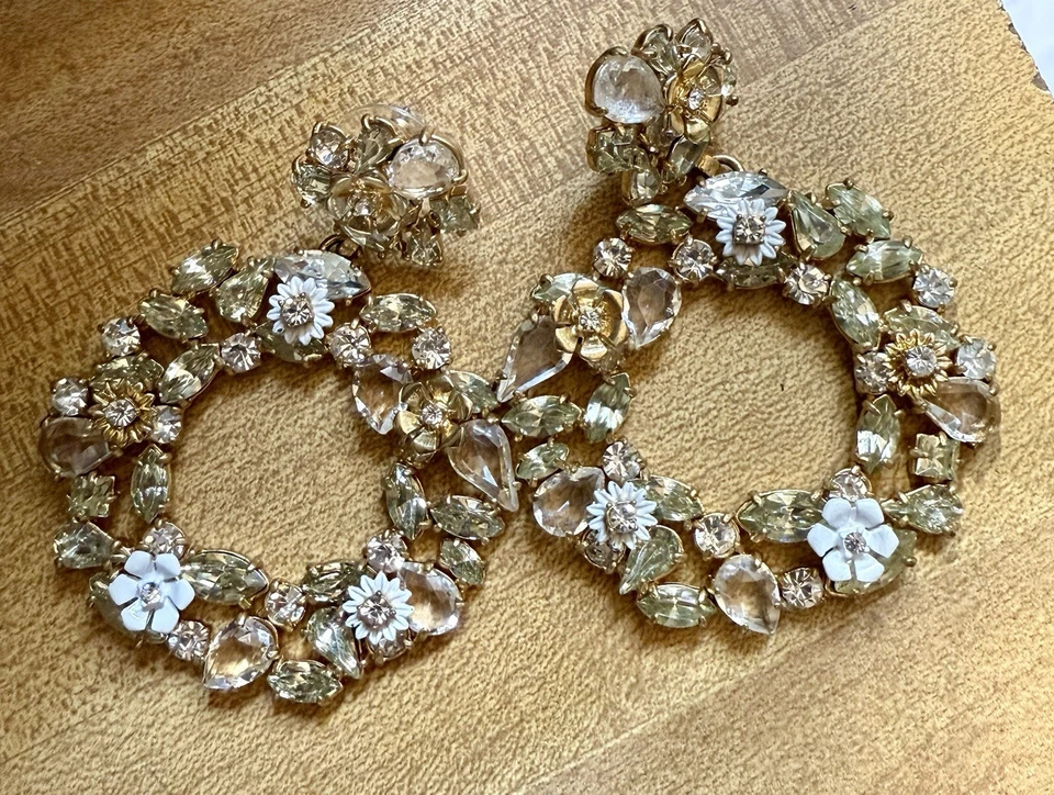 Pendientes corona blanca cristal J.Crew chapado en buey dorado latón flor aro colgante Foto 1 de 4