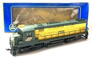 Locomotore diesel vintage AHM North Western scala HO n.400 + scatola come da ritrovamento usato! - Foto 1 di 16