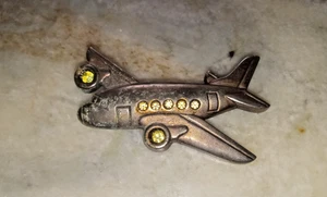 Broche de avión vintage con pedrería tono peltre dorado plateado (picado) - Imagen 1 de 7