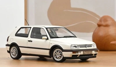 NOREV - Voiture de 1996 couleur blanche - VW Golf GTI - 1/18 - NOREV188508 - Photo 1/4