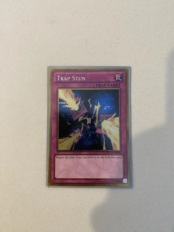 Trap Stun PGLD-EN090 Gold Rare NM - Image 1 of 1