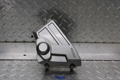 2006 SUZUKI SV650S ENGINE SPROCKET COVER 11361-17G00 - Imagem 1 de 4