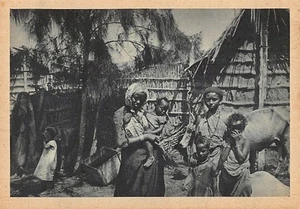 SOMALIA - In front of his hut- SIZE OF THE POSTCARD 15 CM x 10 cm. - Publ. Franc - Picture 1 of 2