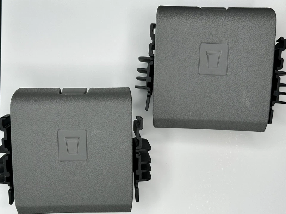 Комплект задних подстаканников для Mercury Monterey Ford Freestar 2004-2007 годов выпуска серый от оригинального производителя - Изображение 1 из 4