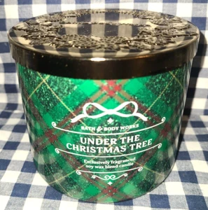 NEW Under The Christmas Tree PLAID 3-Wick Candle 25-45 hours Bath & Body Works - Picture 1 of 1