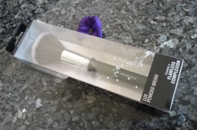 Japonesque lux powder brush new in box - Image 1 of 4