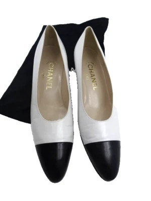 Auténticos Zapatos Retro Como Nuevos CHANEL Spectator, Talla 38 A, Grueso 2" Tacón Gatito Foto 1 de 4