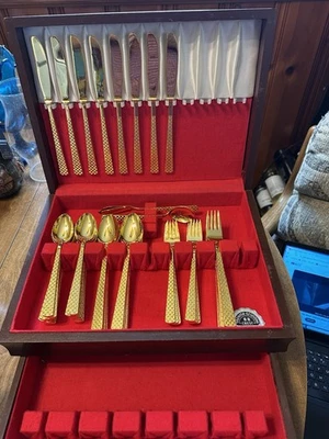 Cubiertos Stanley Roberts Gold Electroplate Gold Royalty 6 ajustes de lugar y más Foto 1 de 4
