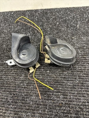 W219 03-11 Mercedes CLS E izquierda y derecha señal de bocina tono nota alta y baja B1338 Foto 1 de 4