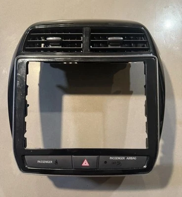 2020-2023 Mitsubishi Outlander Sport вентиляционная решетка радиоприемника опасная - Изображение 1 из 3