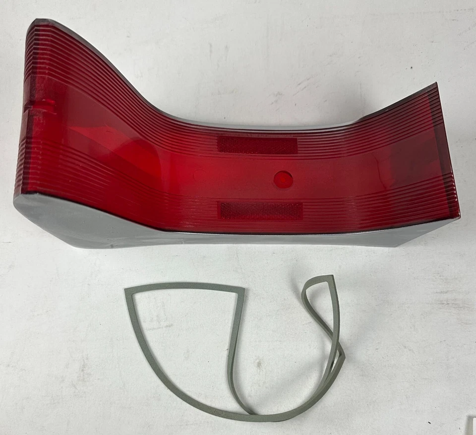 Lente traseira esquerda NOS Mopar 1967 Chrysler New Yorker NOS #2808903 - Imagem 1 de 1