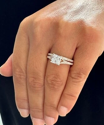 Impresionante conjunto de anillo nupcial corte princesa diamante simulado enchapado en oro blanco de 14k Foto 1 de 4