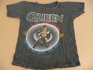 Queen Vintage 1980 Play the Game Concert T-Shirt with Program and Ticket - Picture 1 of 17