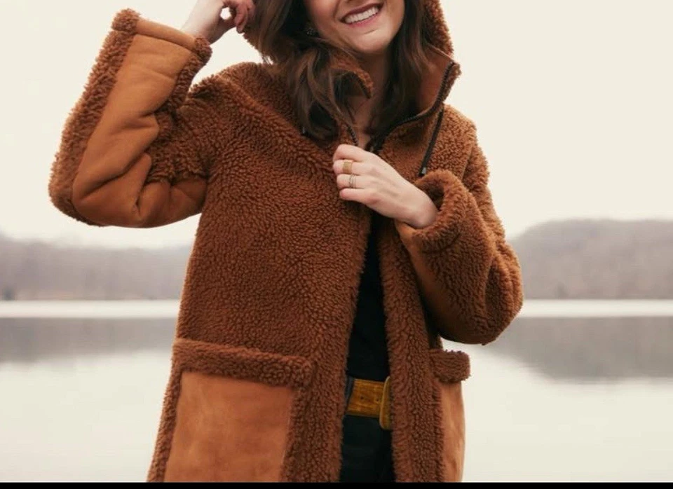 Topshop Vinnie Chaqueta con Capucha Imitación Piel de Oveja en Marrón con Bolsillo de Parche, Pequeña Foto 1 de 4