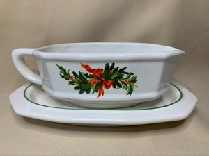 Christmas Heritage by Pfaltzgraff Gravy Boat & Underplate Holly & Ribbon - Picture 1 of 7