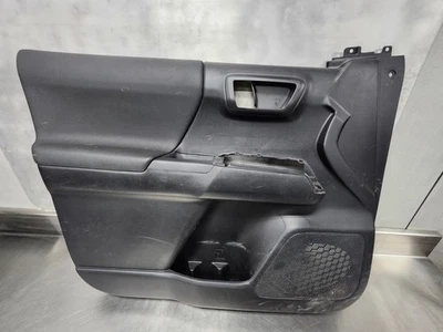 Panel de moldura de puerta interior izquierda delantera izquierda Toyota Tacoma 19-23 negro OEM 67620-04471-C5 Foto 1 de 4