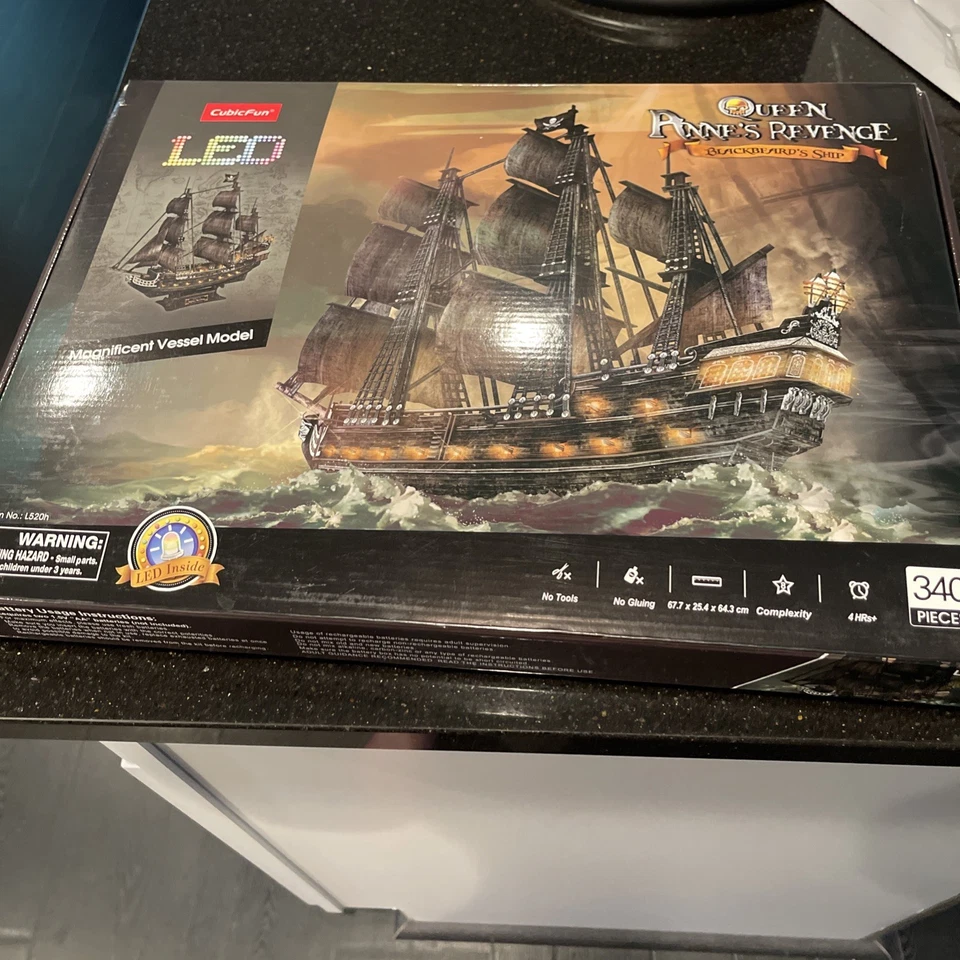 Pirate Queen Anne's Revenge Blackbeard's Ship LED Model 340 pieces BRAND NEW - Image 1 of 4