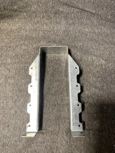 Colgador de vigueta de brida superior galvanizado Simpson HUS210-2TF HUS para doble 2x10 - Imagen 1 de 2