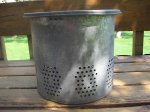 Vintage Galvanized Metal Floating Minnow Fishing Bucket, Star Lid - Picture 1 of 8