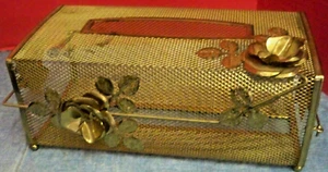 Cubierta de caja de pañuelos de malla metálica color dorado vintage Hollywood Regency flores hojas - Imagen 1 de 5