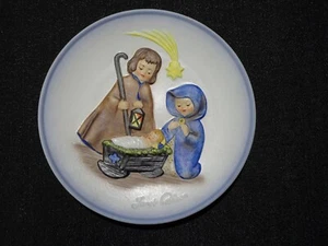 GOEBEL HANDPAINTED JANET ROBON COMMEMORATIVE PLATES SET OF TWO - Picture 1 of 4