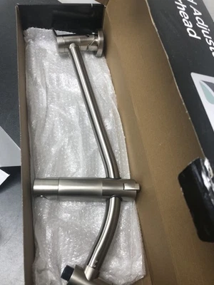 Barra de pared Glacier Bay 6 rociadores lata de lluvia cabezal de ducha con ducha de mano en nic cepillado Foto 1 de 4