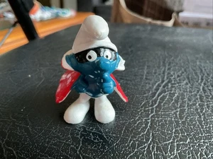 Vintage Spy Smurf 1966 SCHLEICH PEYO 2" PVC Figure Mask/Cape Hong Kong - Picture 1 of 4