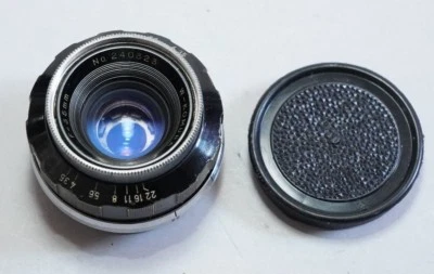 Lente W-Komura 3,5 cm f/3,5 35 mm f/3,5 en montaje con tornillo Leica L39  Foto 1 de 4