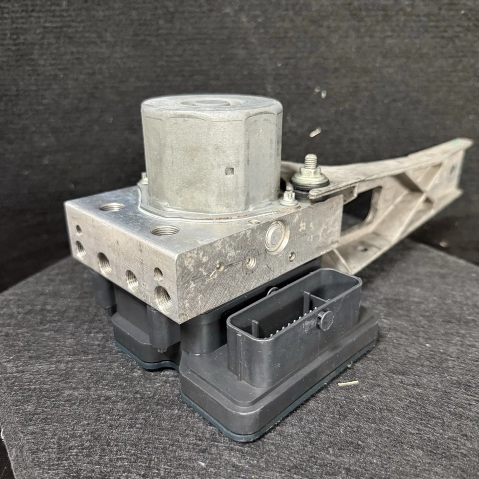 Corvette C7 EBCM 2016 módulo de control de frenos antibloqueo Aa6636 Foto 1 de 4