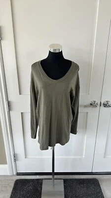Gap maternity olive green long sleeve top size M  - Image 1 of 4