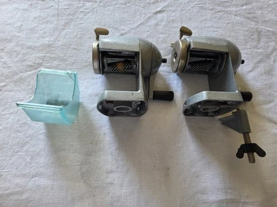 2x Vintage ASIS Spitzmaschine Bleistifteanspitzer/Ersatzteilspender - Bild 1 von 4