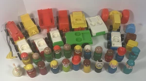 36 ~ Vintage Fisher Price Little People Lot ~ Figuren & Fahrzeuge ~ Holz & Kunststoff - Bild 1 von 9