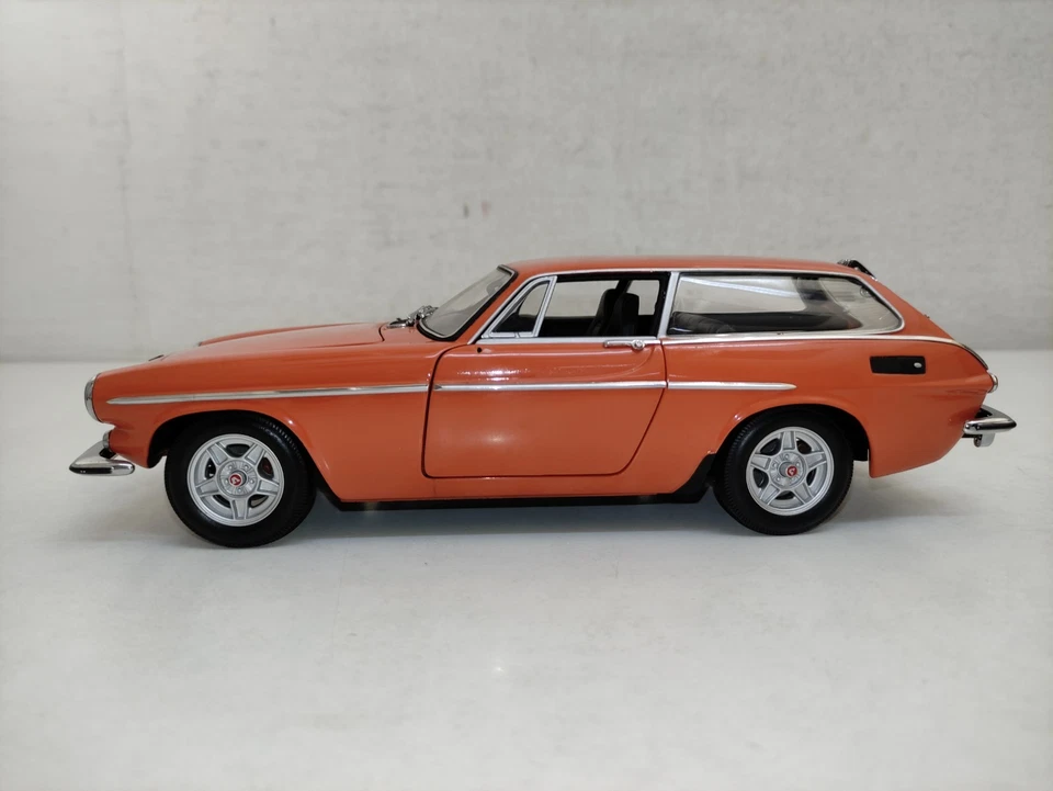 Minichamps Volvo P1800 ES 1971-73 Arancione Scala 1/18-G15 - Immagine 1 di 4